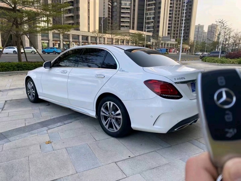 广州19年奔驰C8