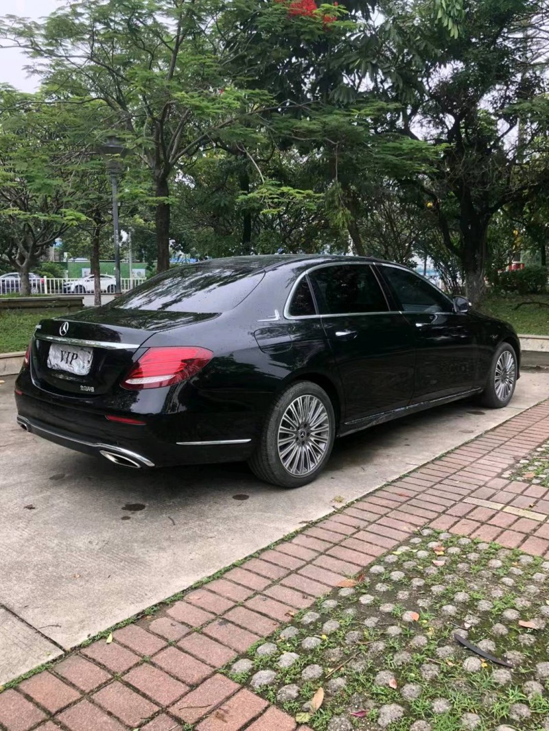 广州19年奔驰E8