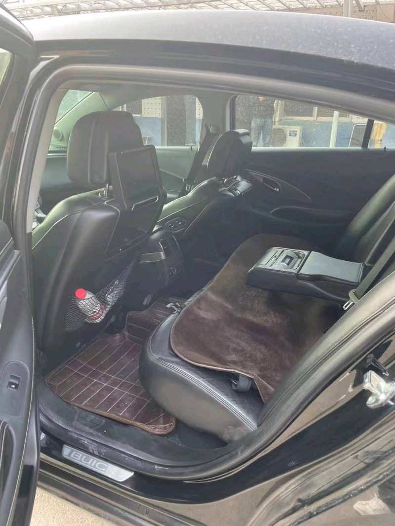 青岛12年别克君越5