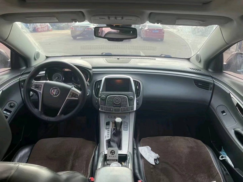 青岛12年别克君越7