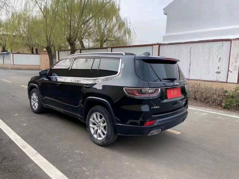 青岛19年Jeep指挥官4