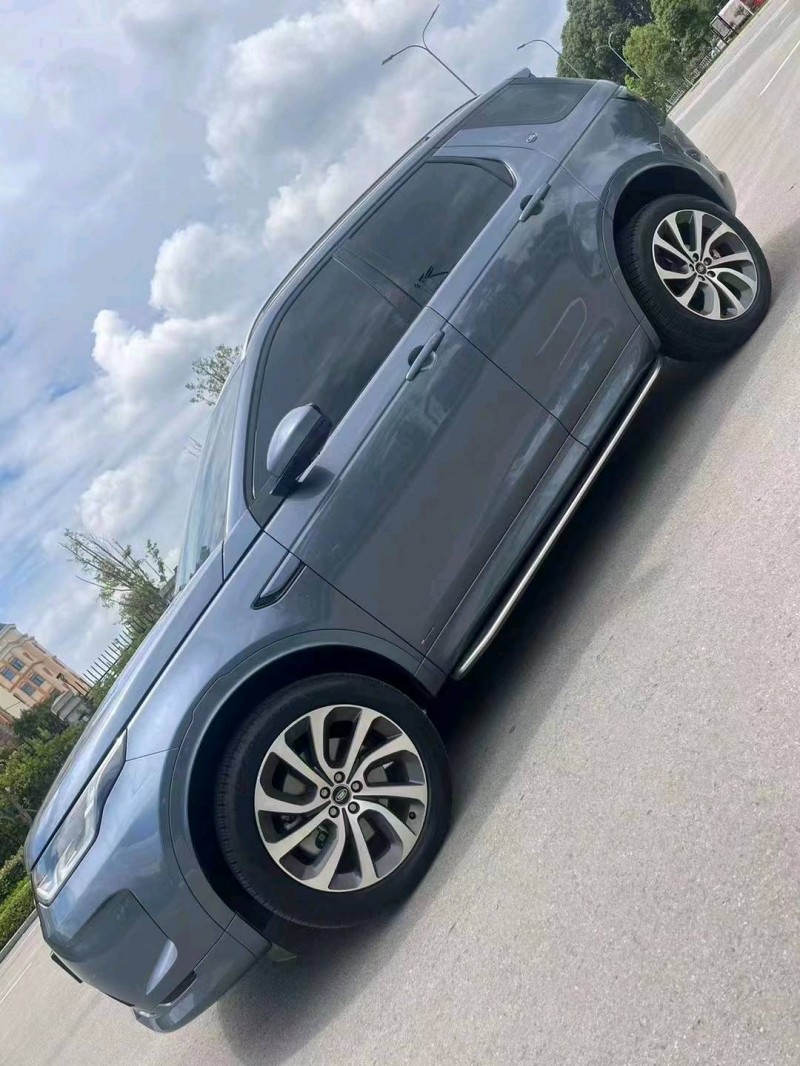 成都22年路虎发现2