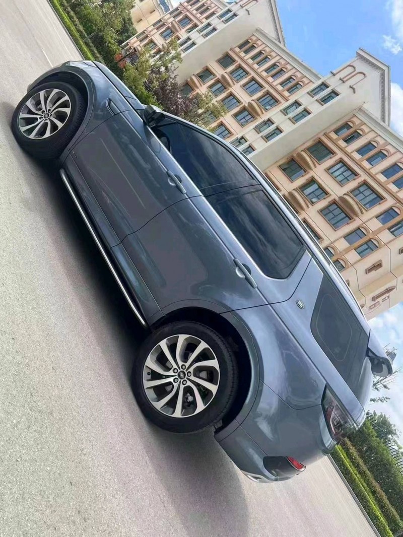 成都22年路虎发现7