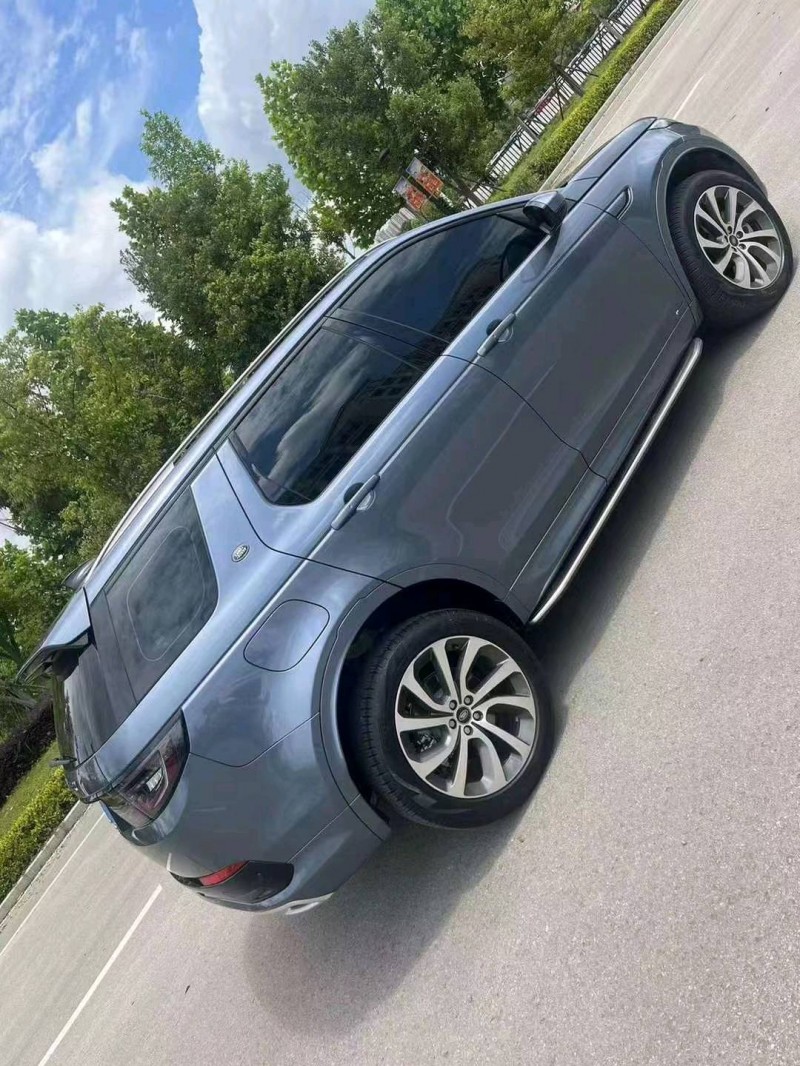 成都22年路虎发现8