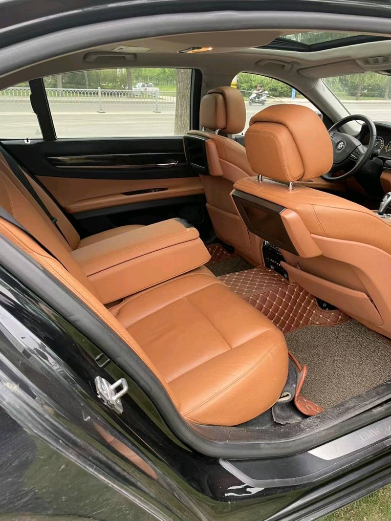 济宁10年宝马7系8