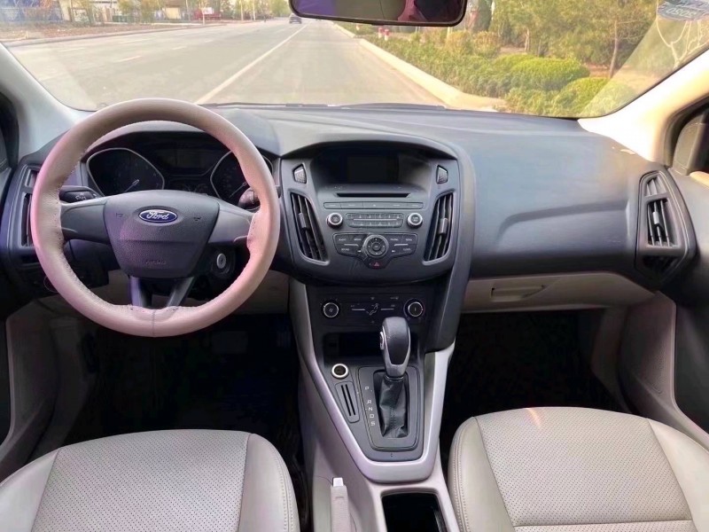 青岛16年福特福克斯5