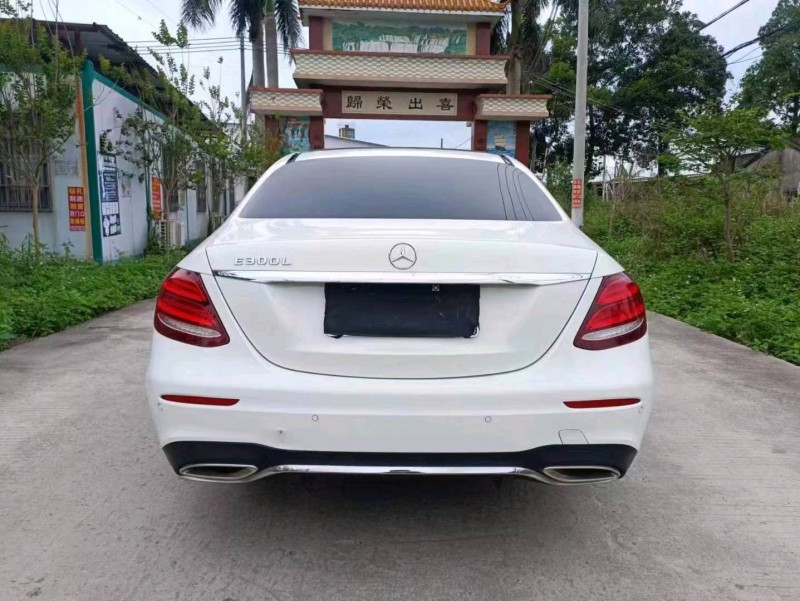 深圳20年奔驰E8