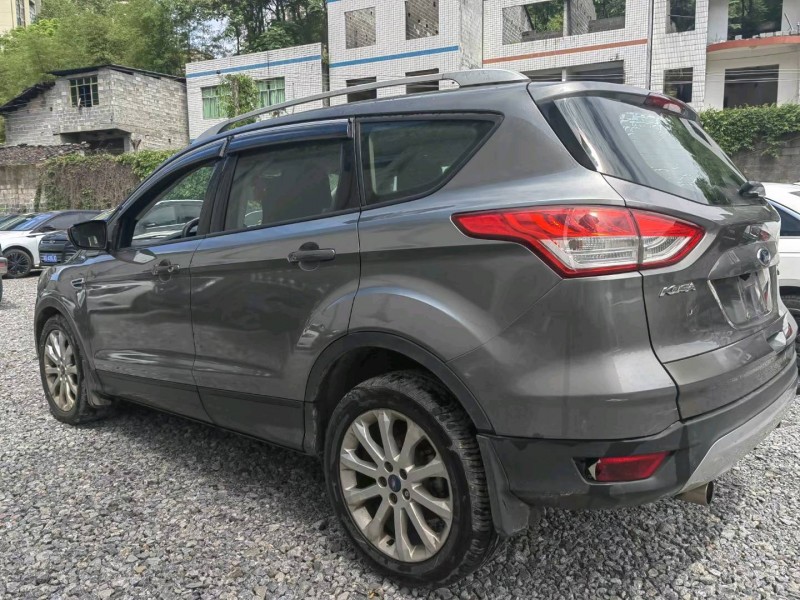 重庆13年福特翼虎7