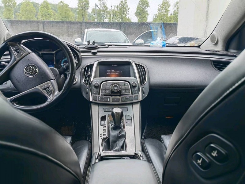 重庆10年别克君越5