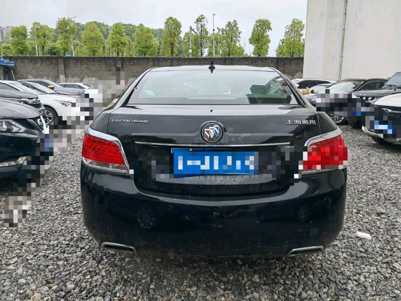 重庆10年别克君越8