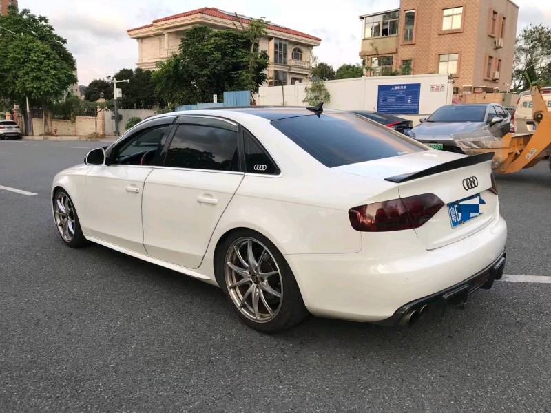 深圳11年奥迪A4L7