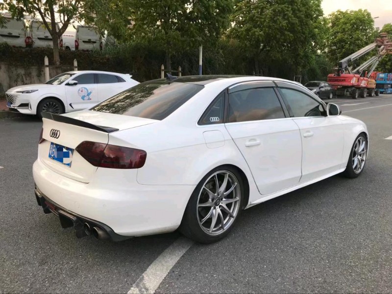 深圳11年奥迪A4L8