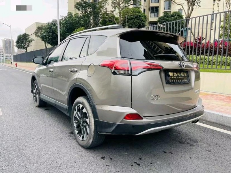 东莞18年丰田RAV4荣放8