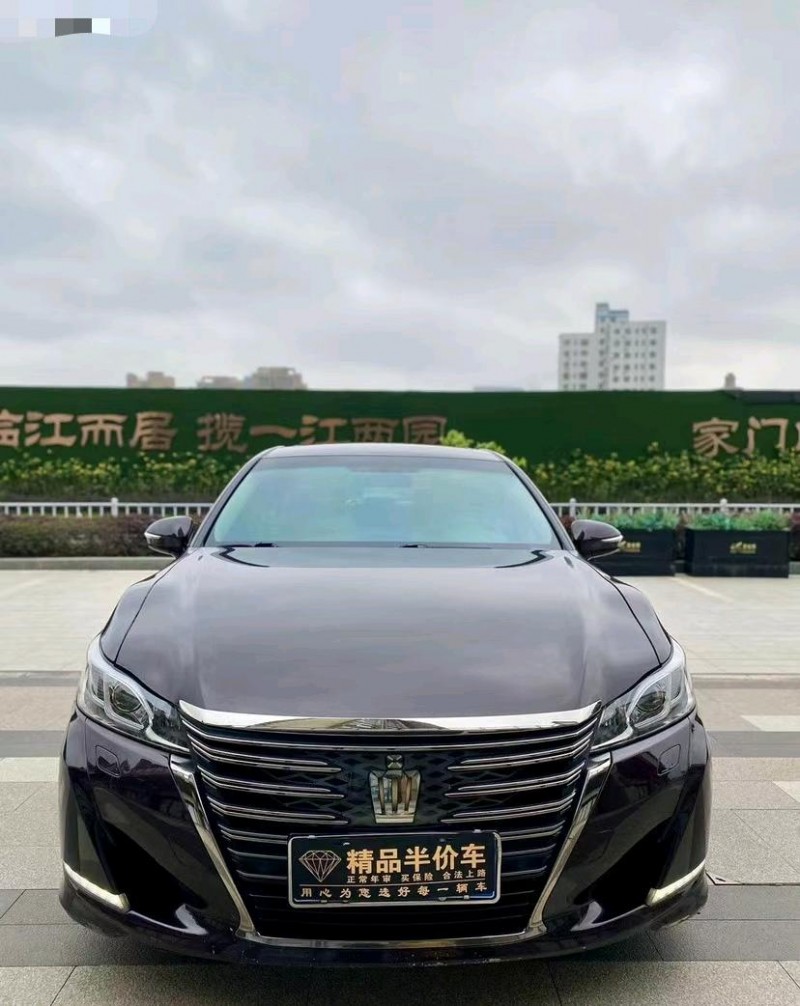东莞18年丰田皇冠1
