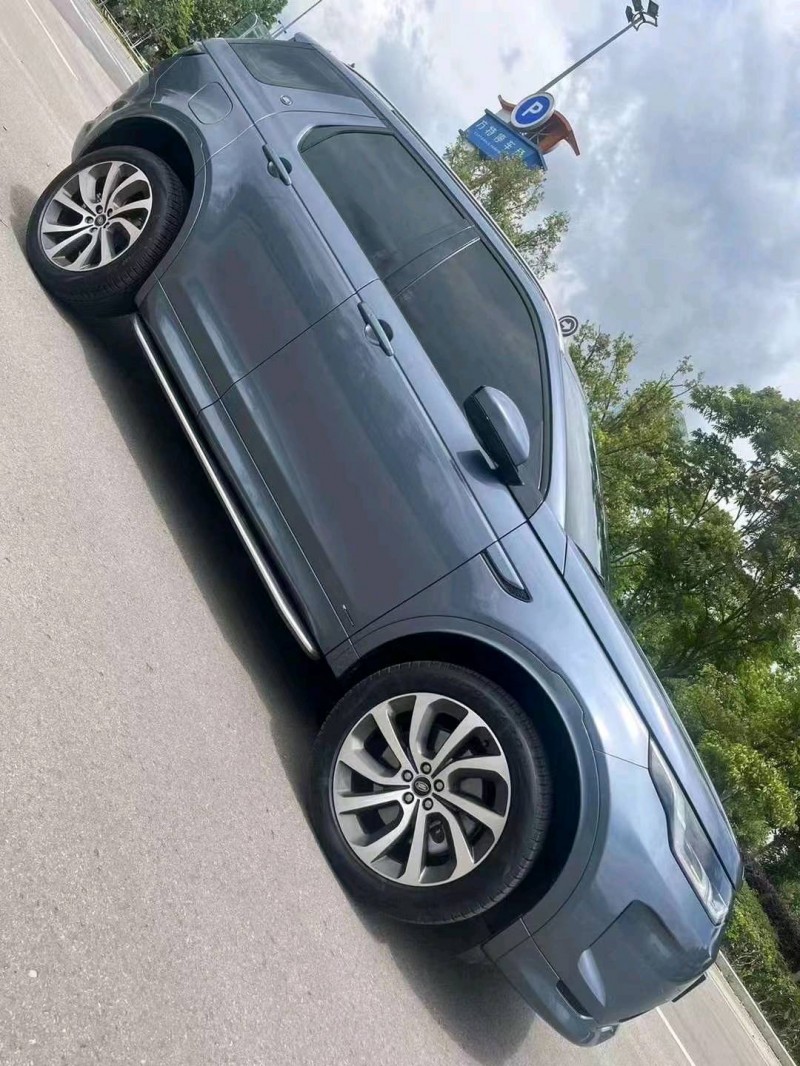 青岛22年路虎发现3