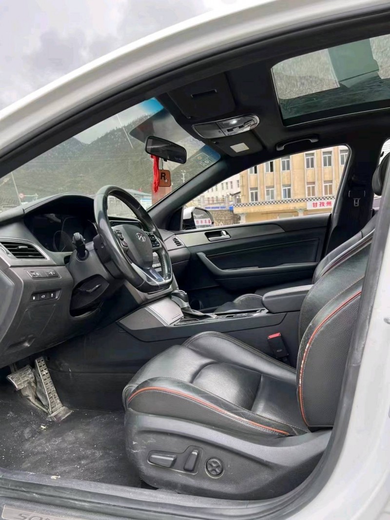 成都16年现代索纳塔九5