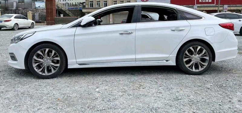 成都16年现代索纳塔九8