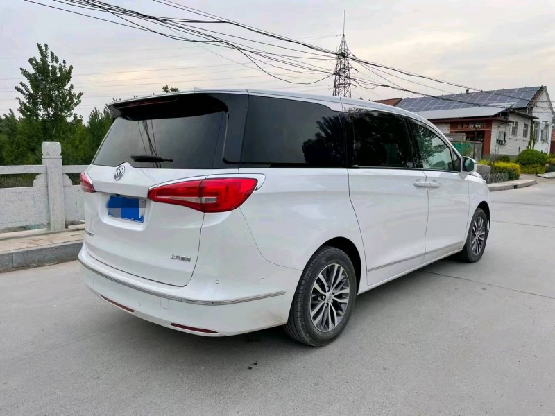 青岛18年别克GL85