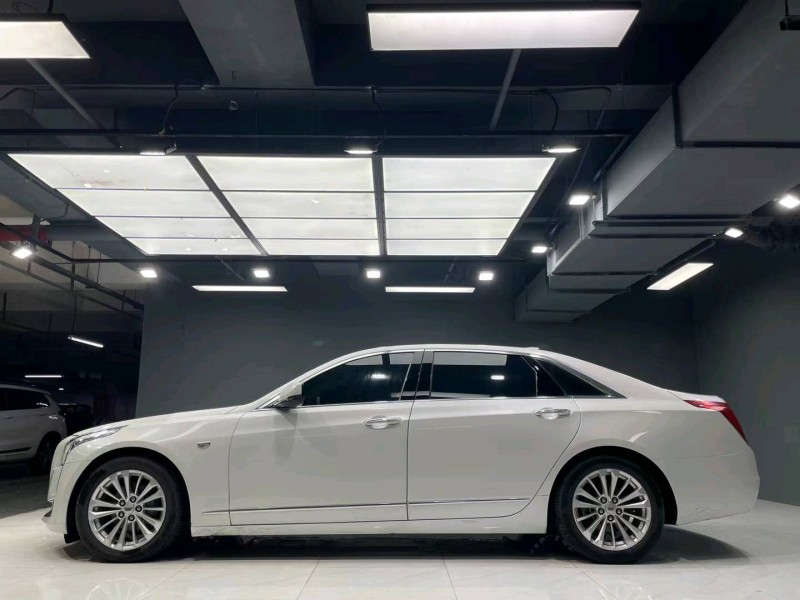 成都16年凯迪拉克CT68