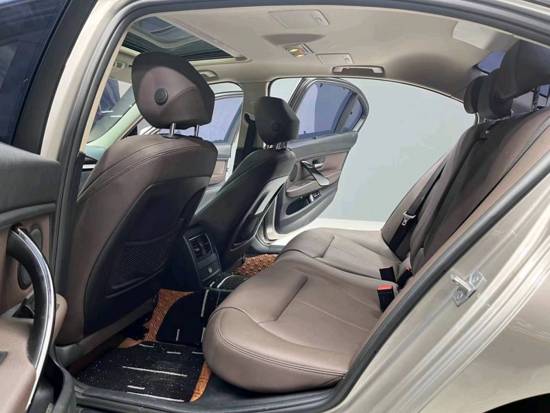 成都19年宝马3系4