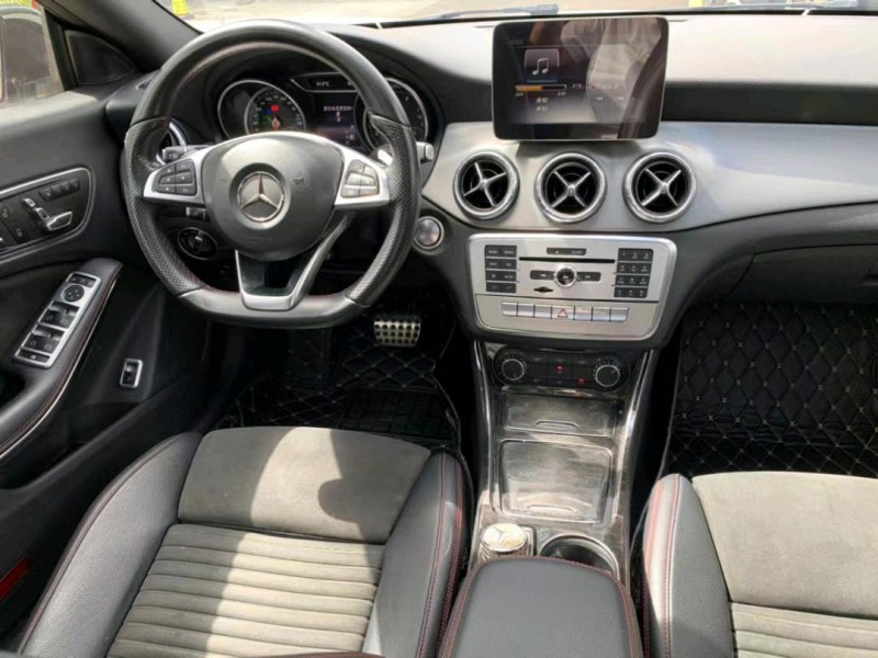 中山18年奔驰CLA7