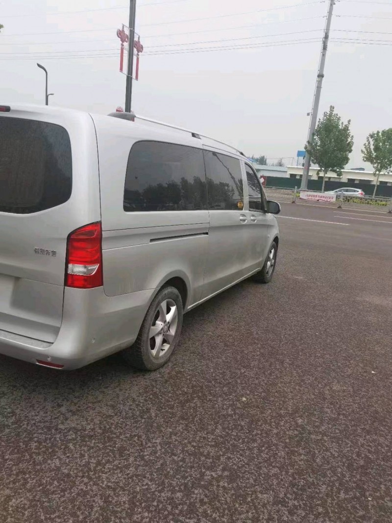 青岛17年奔驰威霆3