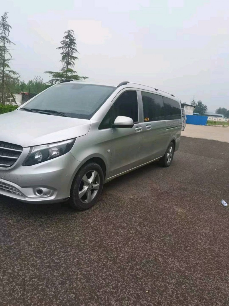 青岛17年奔驰威霆6