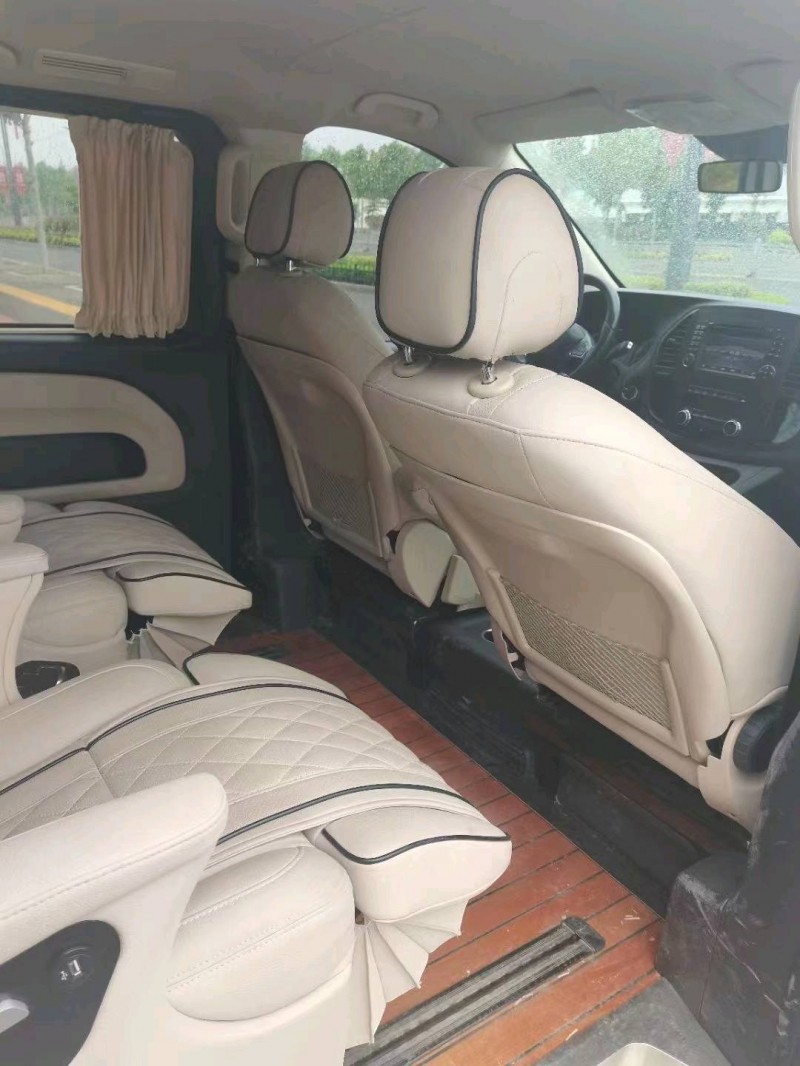 青岛17年奔驰威霆9