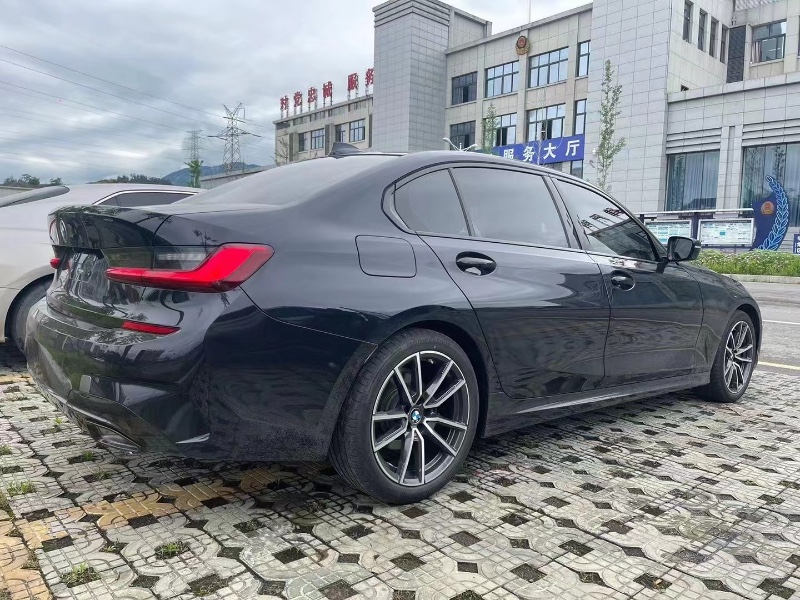 重庆21年宝马3系9