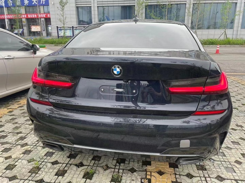 重庆21年宝马3系8