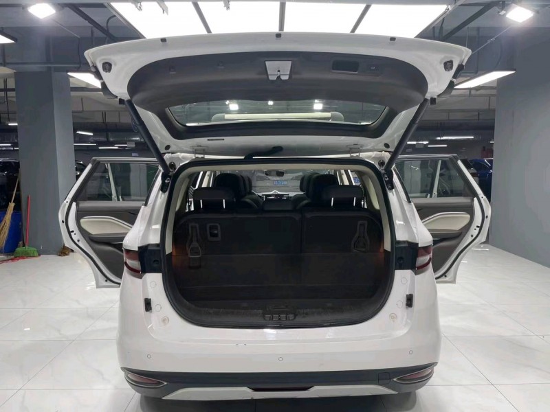 成都19年吉利嘉际7