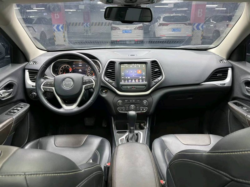 成都21年Jeep自由光6