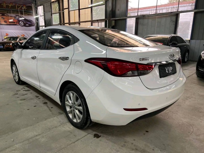 济宁17年现代朗动8