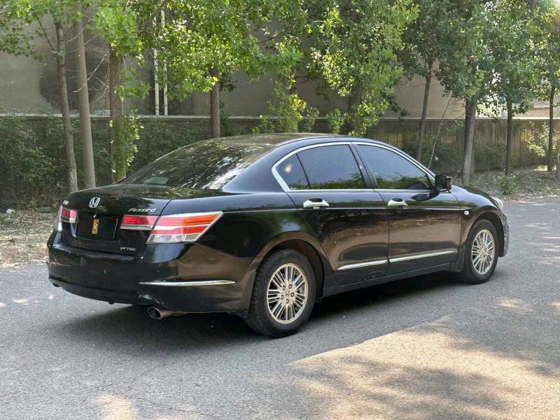 济宁13年本田雅阁4