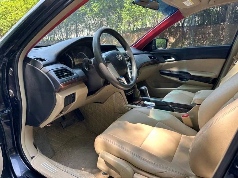 济宁13年本田雅阁8