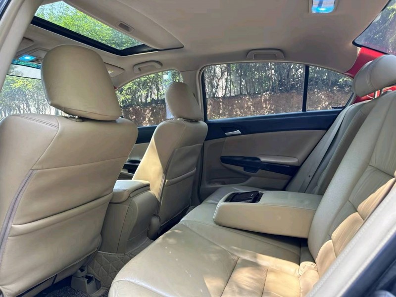 济宁13年本田雅阁9