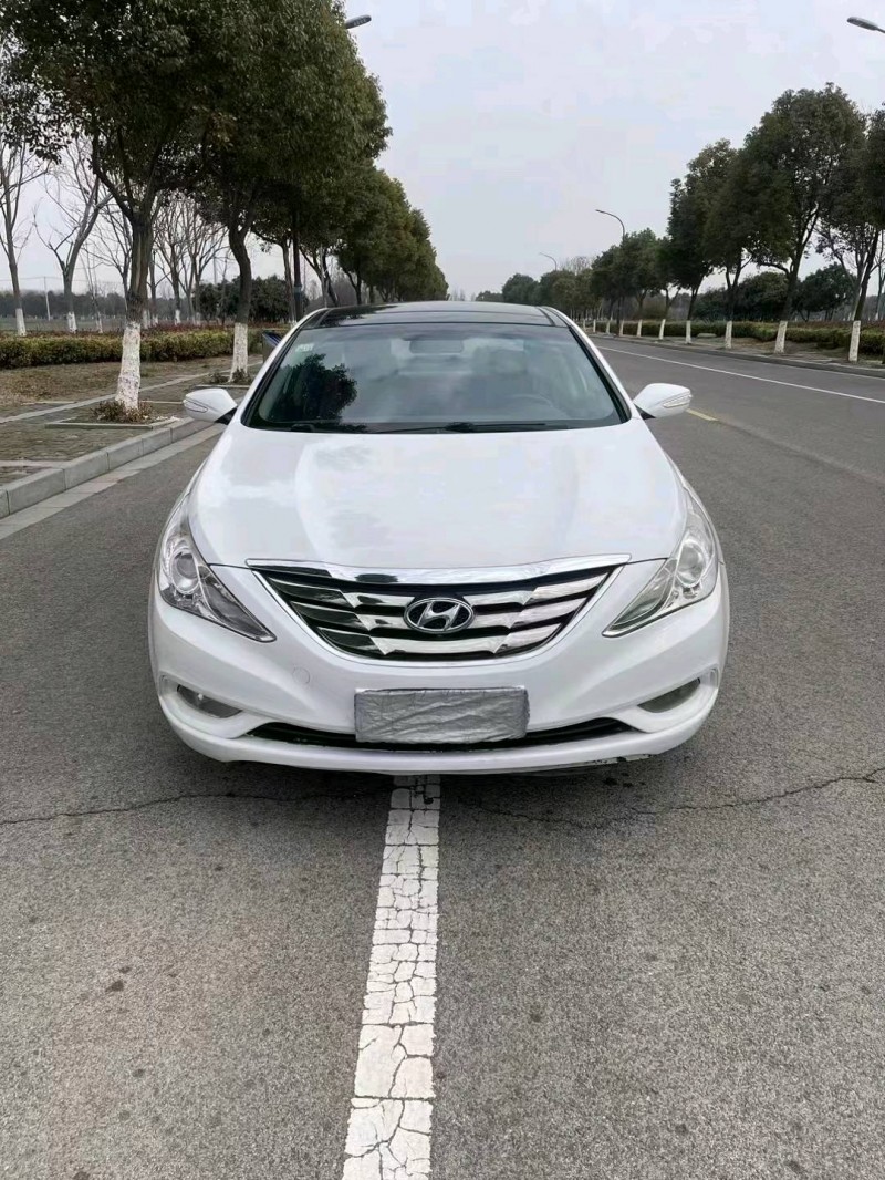 盐城13年现代索纳塔八1