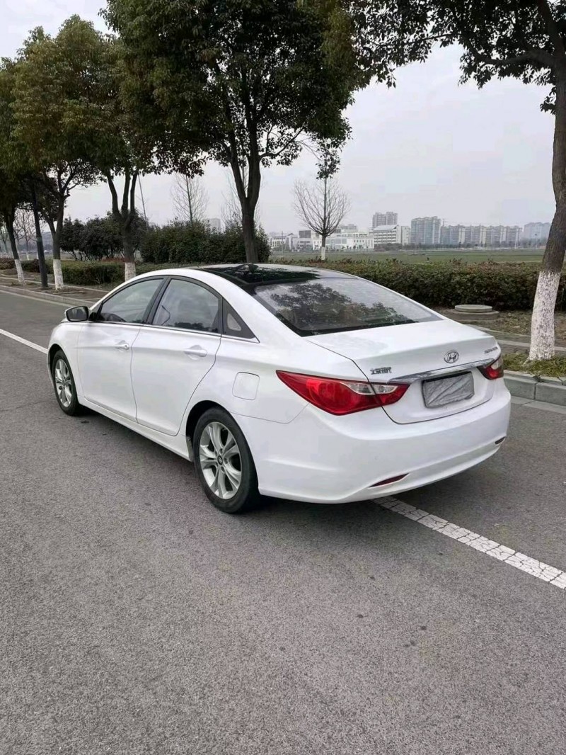 盐城13年现代索纳塔八6