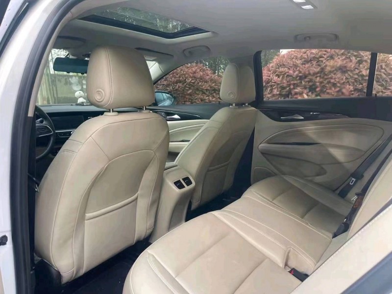 青岛21年别克君威5