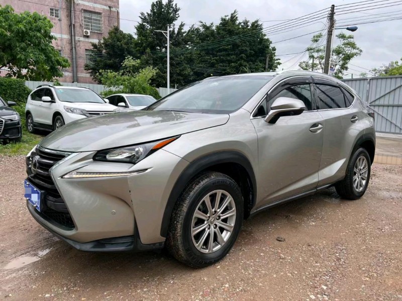 广州17年雷克萨斯NX2