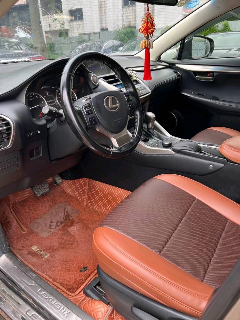 广州17年雷克萨斯NX4