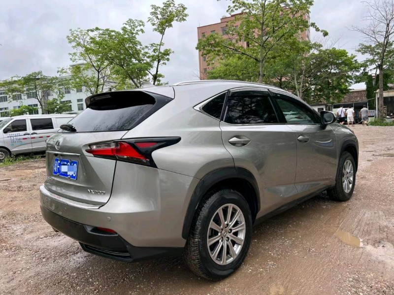 广州17年雷克萨斯NX7
