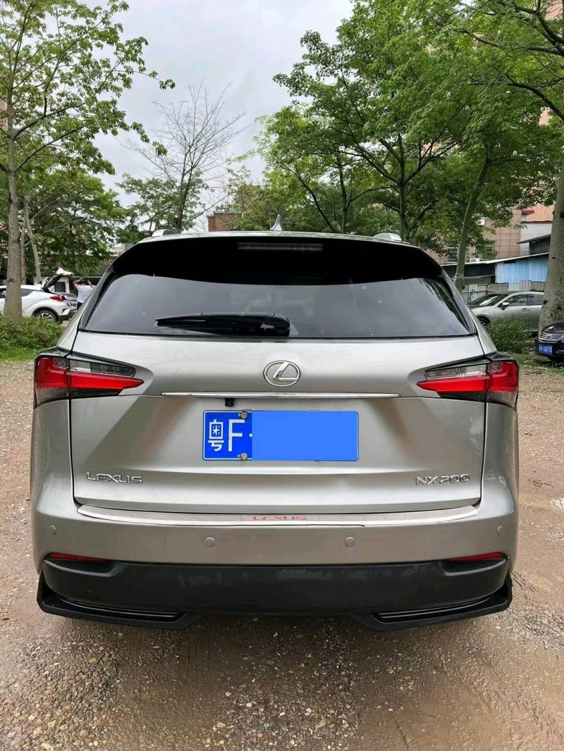 广州17年雷克萨斯NX9