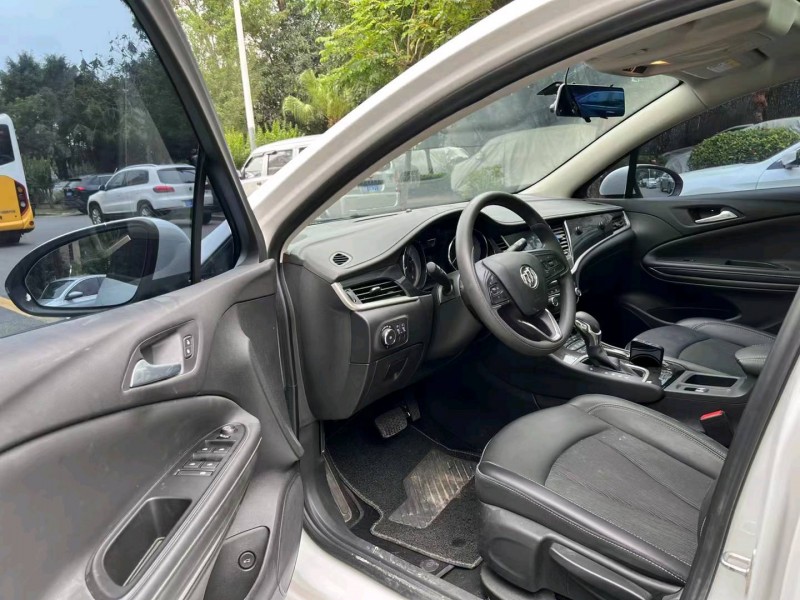 深圳21年别克威朗5