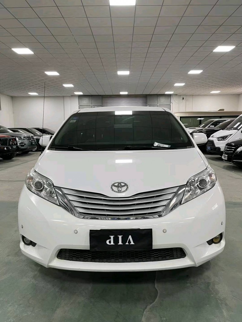 廊坊14年丰田塞纳1