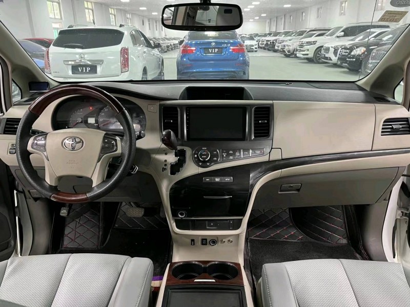 廊坊14年丰田塞纳4