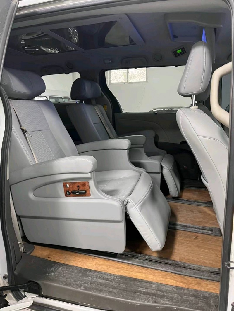 廊坊14年丰田塞纳5