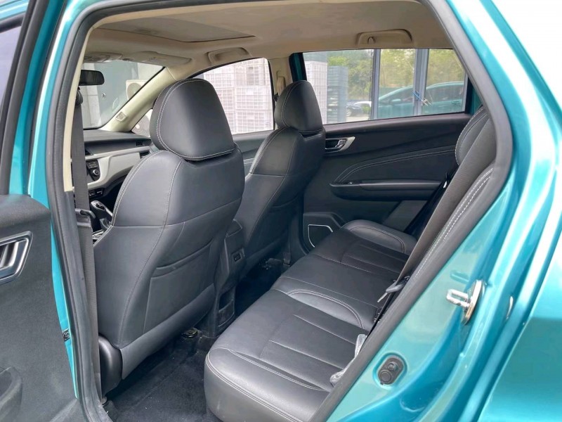 济宁19年吉利远景4