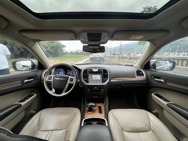 广州14年克莱斯勒300C7