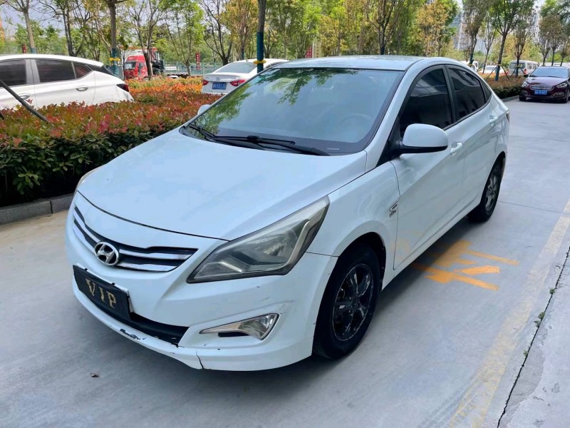 济宁14年现代瑞纳2